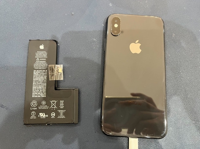 iPhone アイフォン アイフォーン スマホ スマートフォン バッテリー 電池 充電持ち 交換 取り替え メーカー修理 Apple Store 正規修理 純正 社外 保険 保証 AppleCare 故障 壊れた 壊した 修理 直す 治す 改善 自分で交換