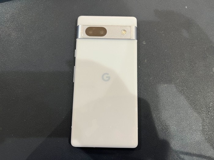 Android アンドロイド Pixel 7a 充電もたない 1日もたない 減りが早い 経年劣化 サービス表記 電源勝手に落ちる シャットダウン ばってりー バッテリー 交換 修理