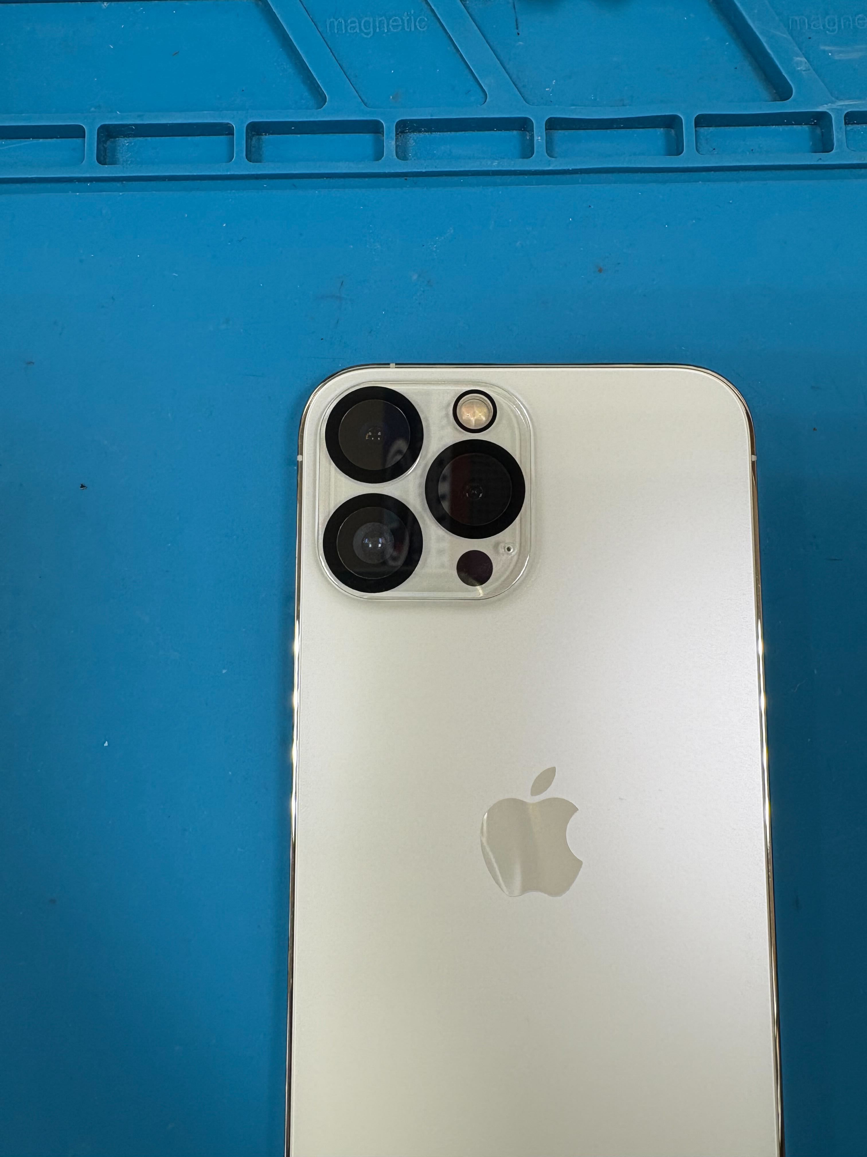 iPhone13ProMax カメラレンズ割れ📸 カメラレンズ交換【イオン