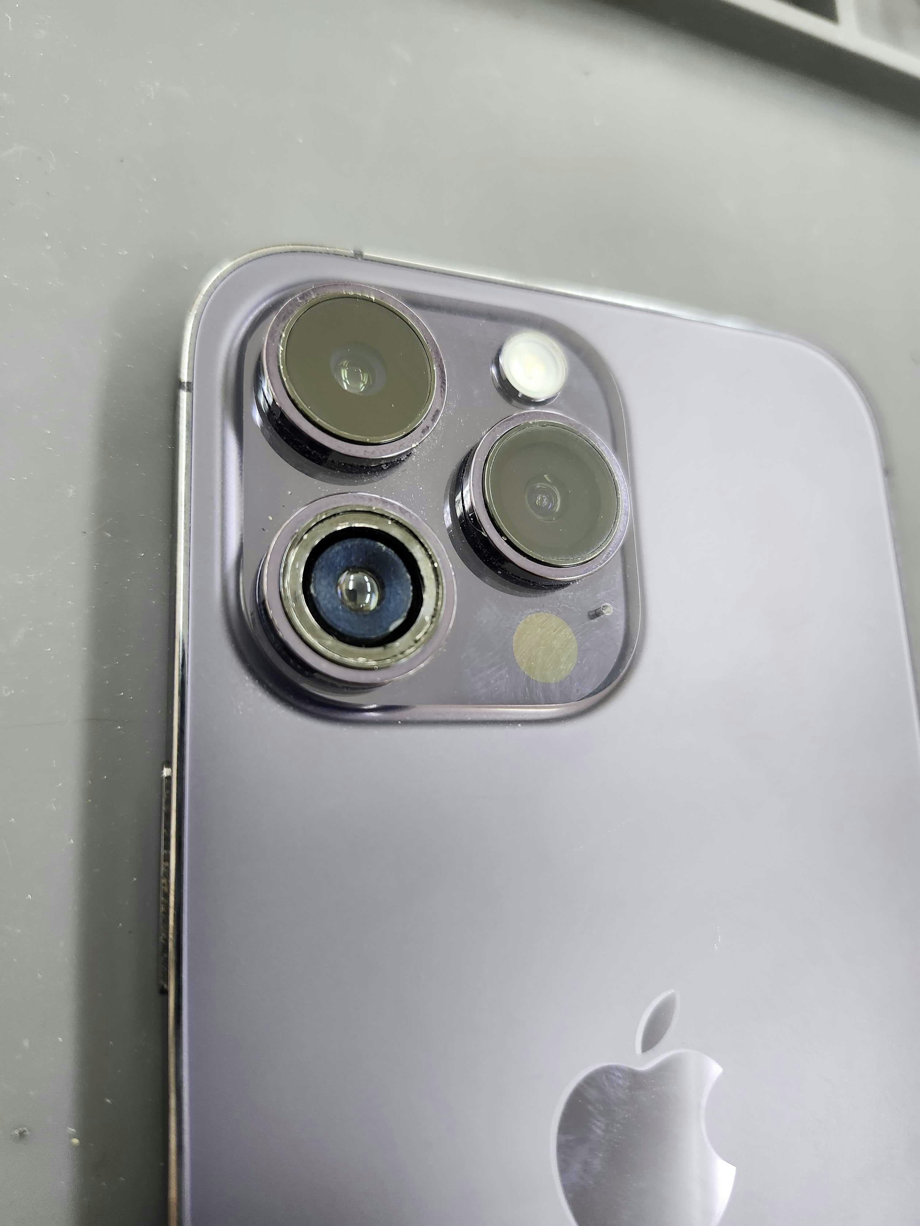 iPhone 14 Pro カメラレンズ修理 途中