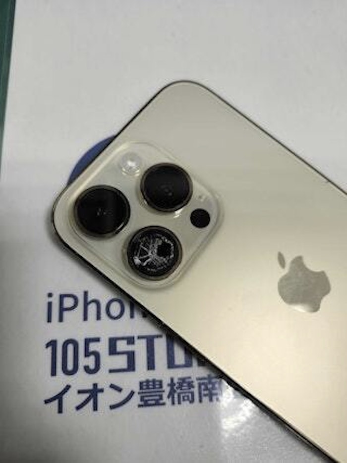 iPhone14Pro　レンズ割れ