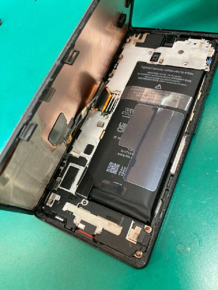 Google　Pixel 6 バッテリー膨張　一宮市