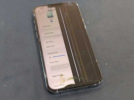 【豊川市でiPhone13 Pro Maxの画面交換・バッテリー交換】液晶に線が入る症状と電池の減りが早い状態を同時修理しました！