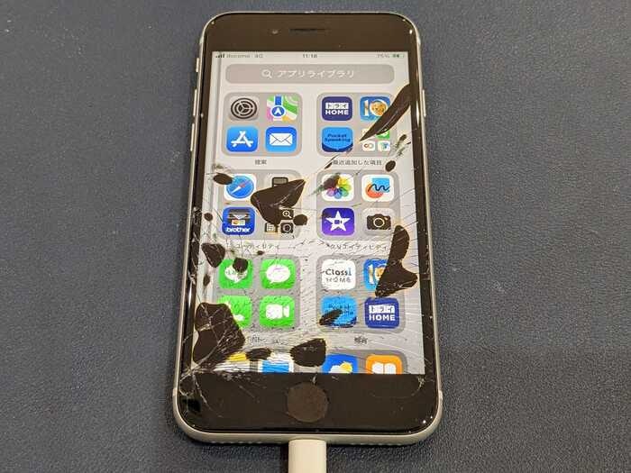 iPhone アイフォン 画面割れ ガラス割れ ディスプレイ割れ 画面故障 ディスプレイ故障 タッチ 反応しない 映らない 真っ暗 電源は入ってる 起動はしている 修理 故障 壊れた 壊した 修理 直す 治す データ取り出し データ復旧 アップル メーカー修理 正規修理 Apple Store AppleCare 保証 保険 直し方 治し方