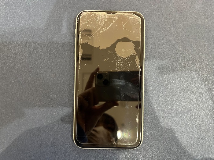 iPhone 11 ゴールド 画面割れ 岡崎市】iPhone 11 画面修理 まちスマ岡崎店