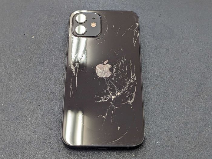 アイフォン　iPhone 12　背面　背面割れ　背面修理　ひび割れ　ガラス割れ