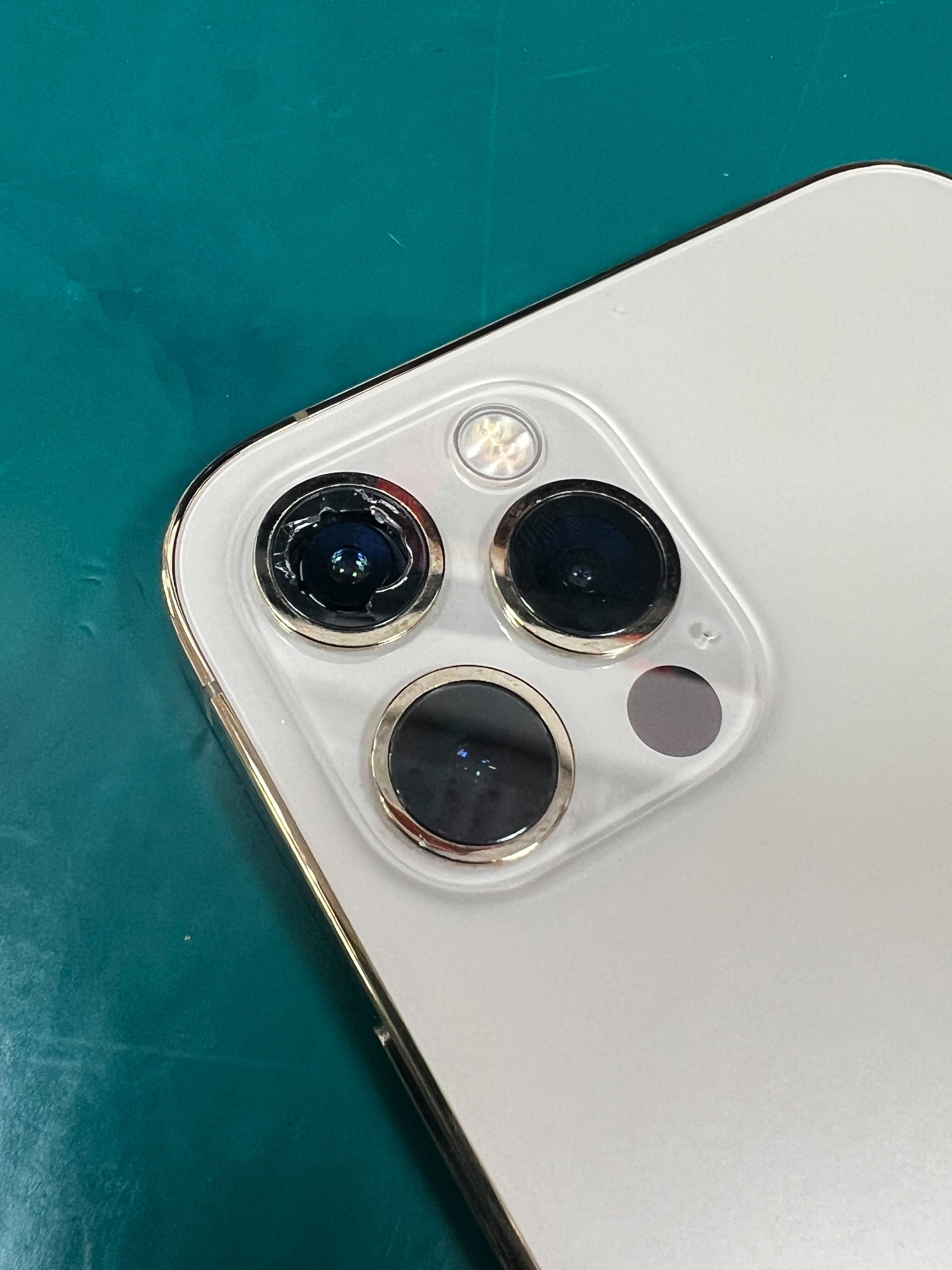 iPhone 12 Pro カメラレンズ割れ修理