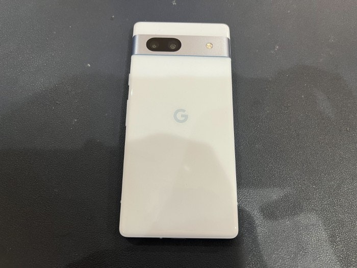Android アンドロイド Pixel 7a 充電もたない　1日もたない　減りが早い　経年劣化　サービス表記　電源勝手に落ちる　シャットダウン　ばってりー　バッテリー　交換　修理