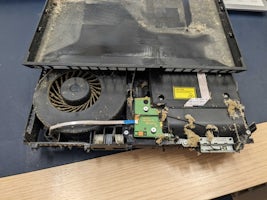 【豊川市】PlayStation 4から異音がする…！原因は内部の大量のホコリ？内部クリーニングで改善した事例をご紹介