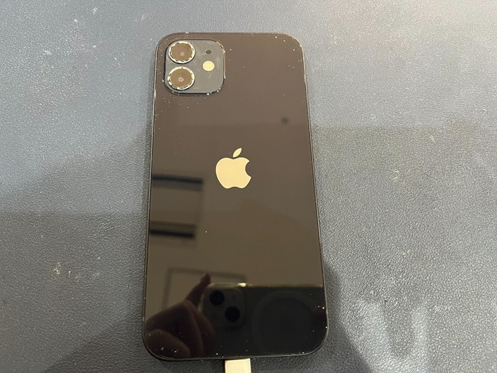 あいふぉん　アイフォン　iPhone　　充電もたない　1日もたない　減りが早い　経年劣化　サービス表記　電源勝手に落ちる　シャットダウン　ばってりー　バッテリー　交換　修理