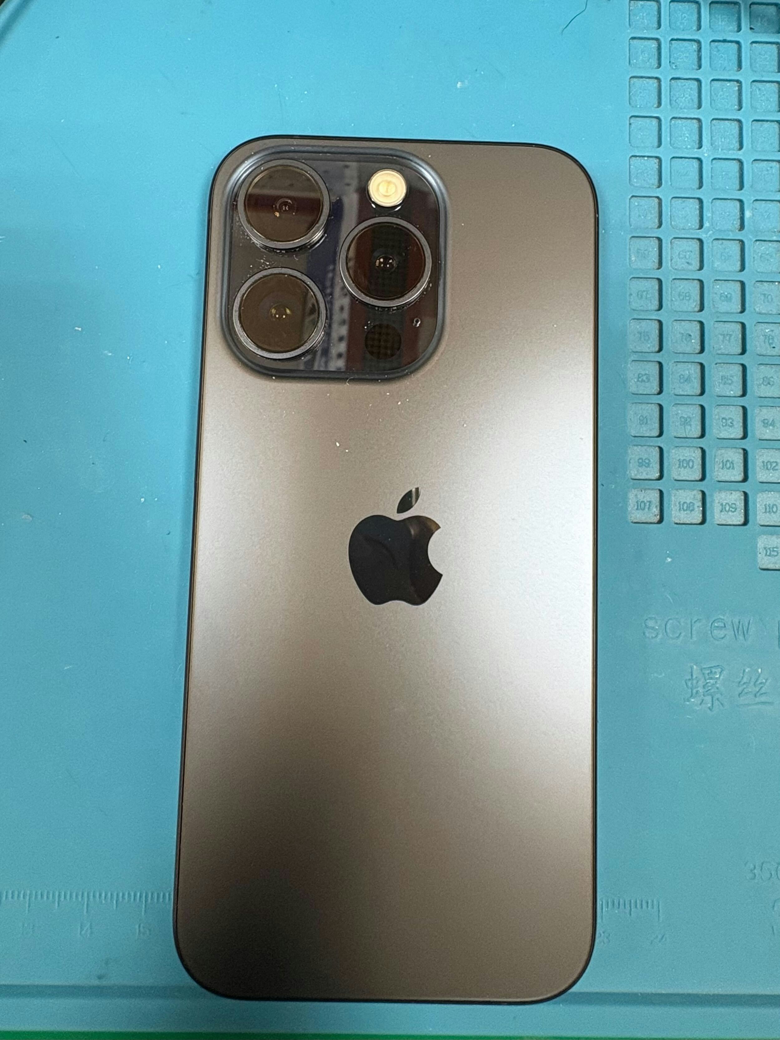 iPhone15Pro　iPhone　修理　iPhone修理　交換　背面割れ　背面修理　豊川　豊橋　新城　蒲郡　湖西　浜松