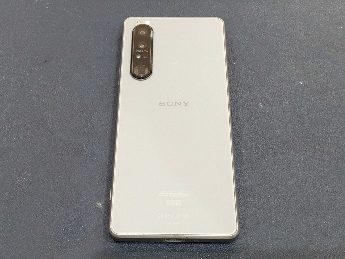 えくすぺりあ　Xperia 1 lll バッテリー　経年劣化　充電減り早い　電源落ちる　再起動　膨張　交換　修理