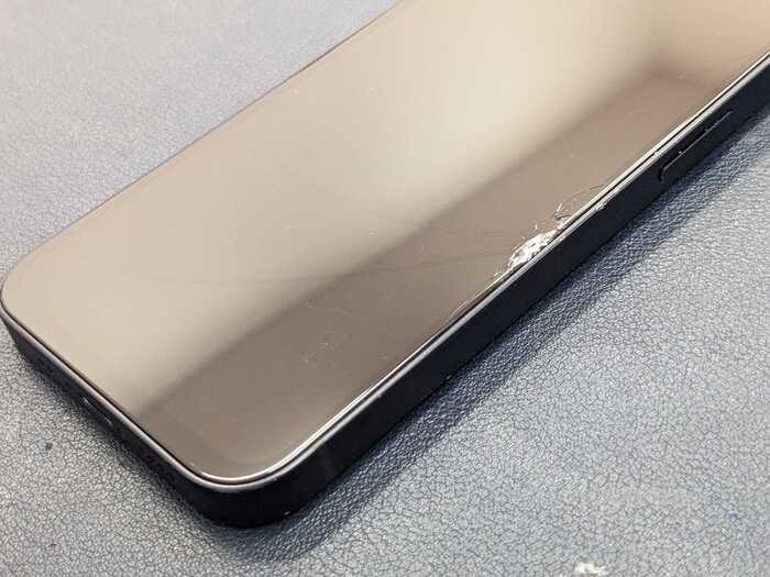 iPhone12mini 画面修理　画面交換　画面赤い　液晶交換　液晶修理