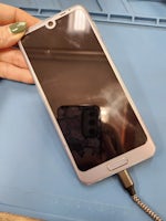 【豊川店】AQUOS R2｜バッテリー膨張で電源が入らない症状が復旧！内部から膨らむ危険な状態を即日対応で改善しました｜まちスマ豊川店