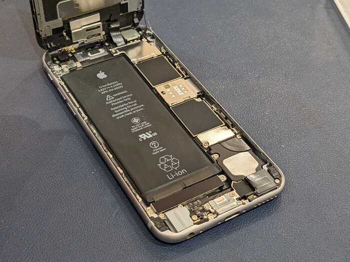 あいふぉん　アイフォン　iPhone　6S　バッテリー　ばってりー　充電してもたまらない　充電の減りがはやい　経年劣化　サービス表記　修理　交換