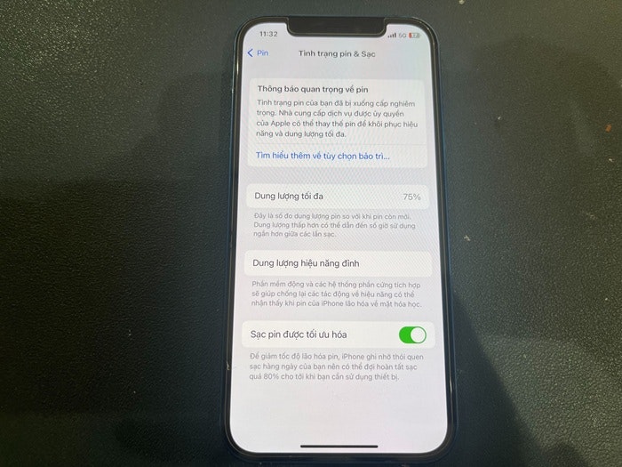 あいふぉん　アイフォン　iPhone　　充電もたない　1日もたない　減りが早い　経年劣化　サービス表記　電源勝手に落ちる　シャットダウン　ばってりー　バッテリー　交換　修理
