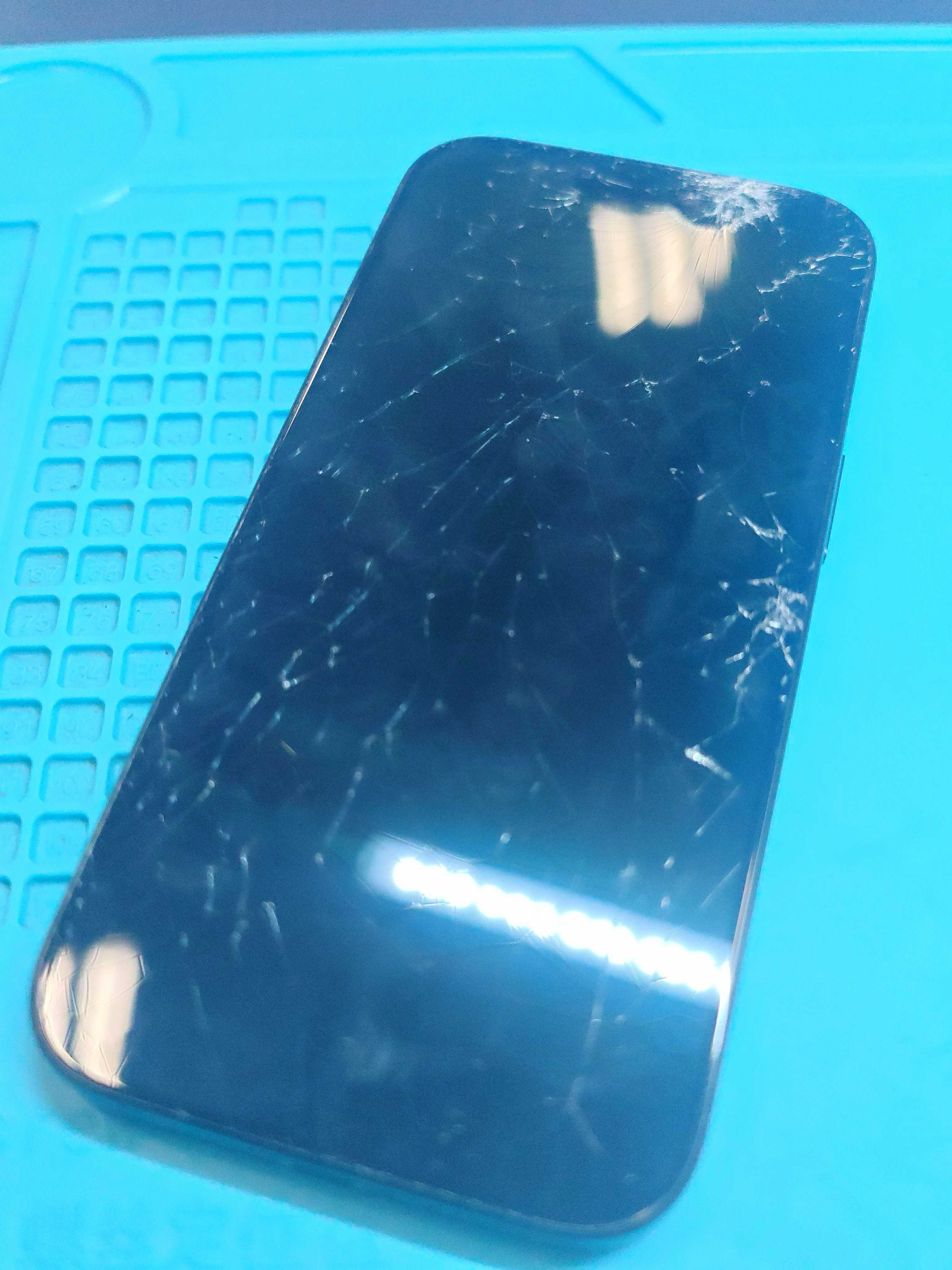 iPhone16Pro　iPhone　修理　iPhone修理　画面割れ　画面交換　豊川　豊橋　新城　蒲郡　湖西　浜松