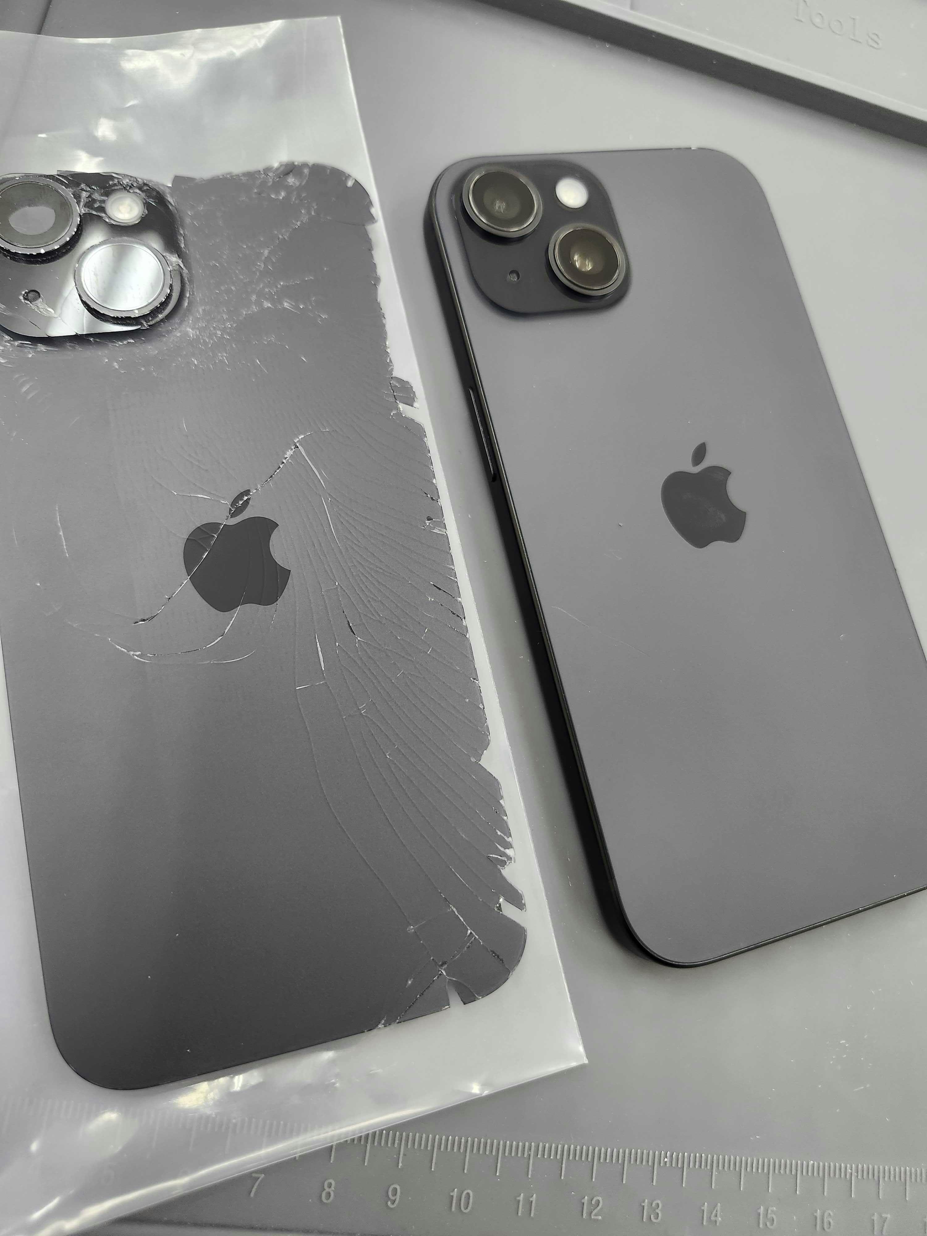 iPhone 15 背面修理 (黒 ブラック) 修理後