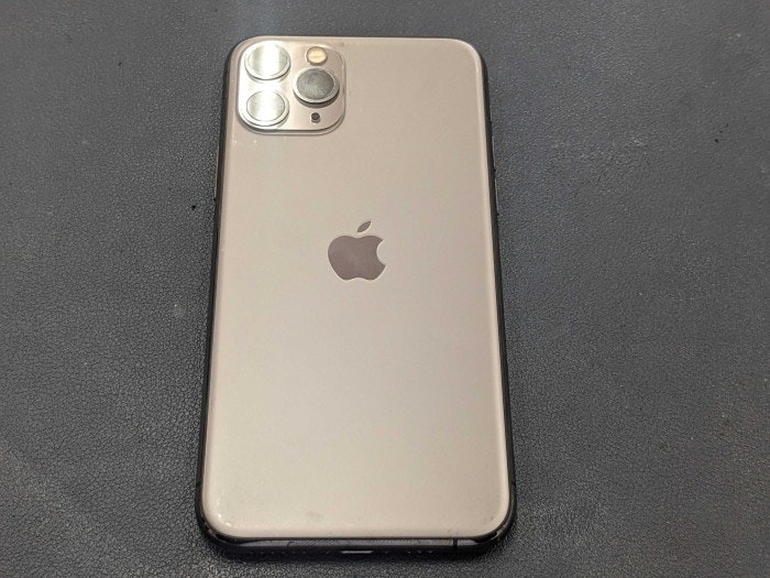 あいふぉん　iPhone 11 pro 画面　割れ　ひび割れ　交換　修理