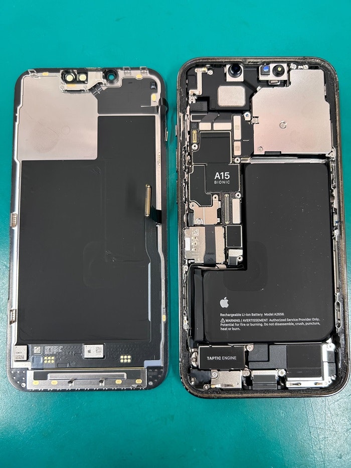 iPhone　修理　背面割れ　背面交換　バックパネル　豊川市　新城市　豊橋市