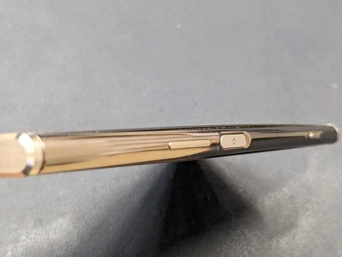 Xperia エクスペリア Z バッテリー 膨張 膨らんだ 浮き 充電減りはやい 発熱 交換