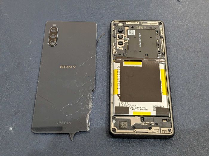 Xperia 10 Ⅲ 背面割れ　背面修理