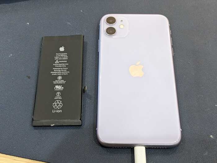 iPhone アイフォン アイフォーン スマホ スマートフォン バッテリー 電池 充電持ち 交換 取り替え メーカー修理 Apple Store 正規修理 純正 社外 保険 保証 AppleCare 故障 壊れた 壊した 修理 直す 治す 改善 自分で交換