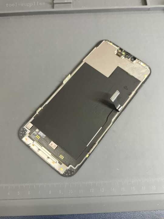 iPhone 13 Pro Max　画面交換　修理途中