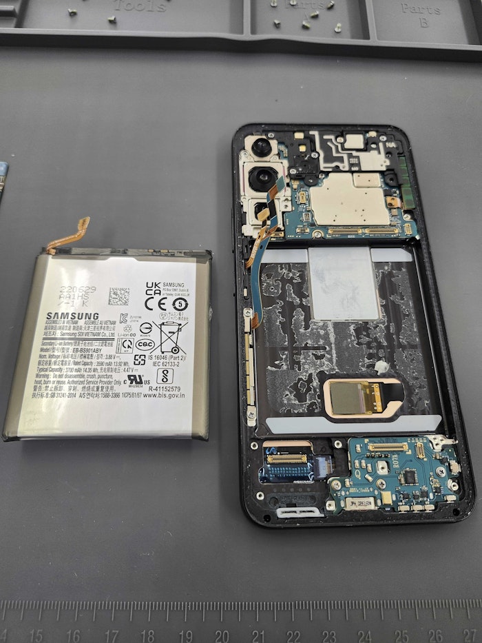 Android修理　バッテリー膨張　バッテリー交換