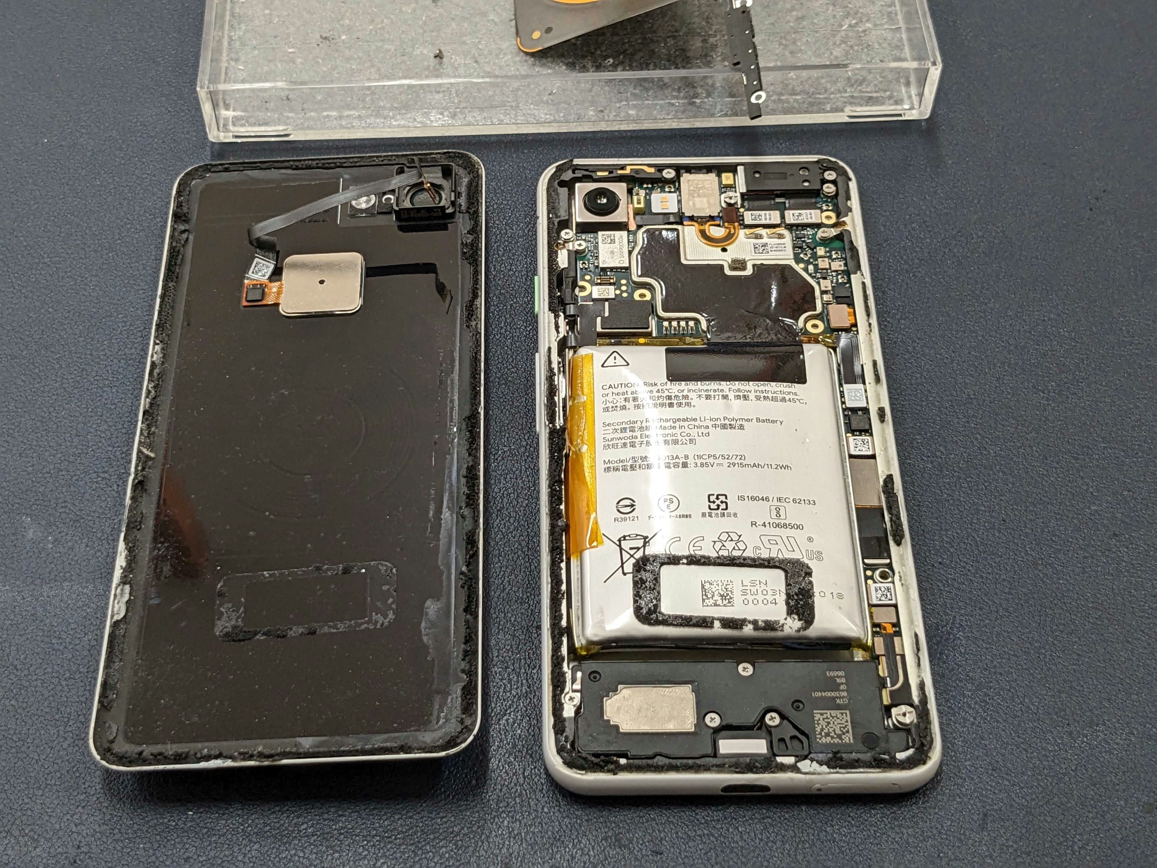 ピクセル　Pixel　3　膨らみ　膨張　発火　充電減りはやい　背面浮く　経年劣化　充電しっぱなし　危険　修理　交換
