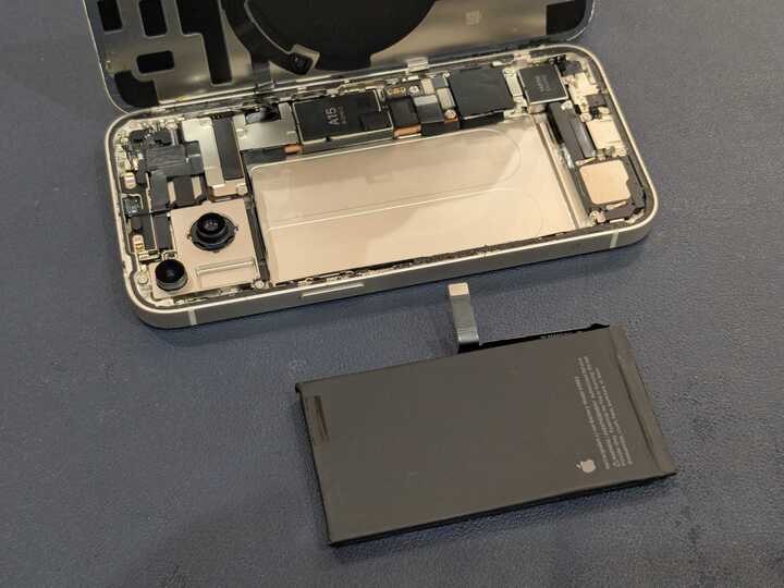 豊田市】iPhone 14のバッテリー交換修理！電池の減りが気になる方は