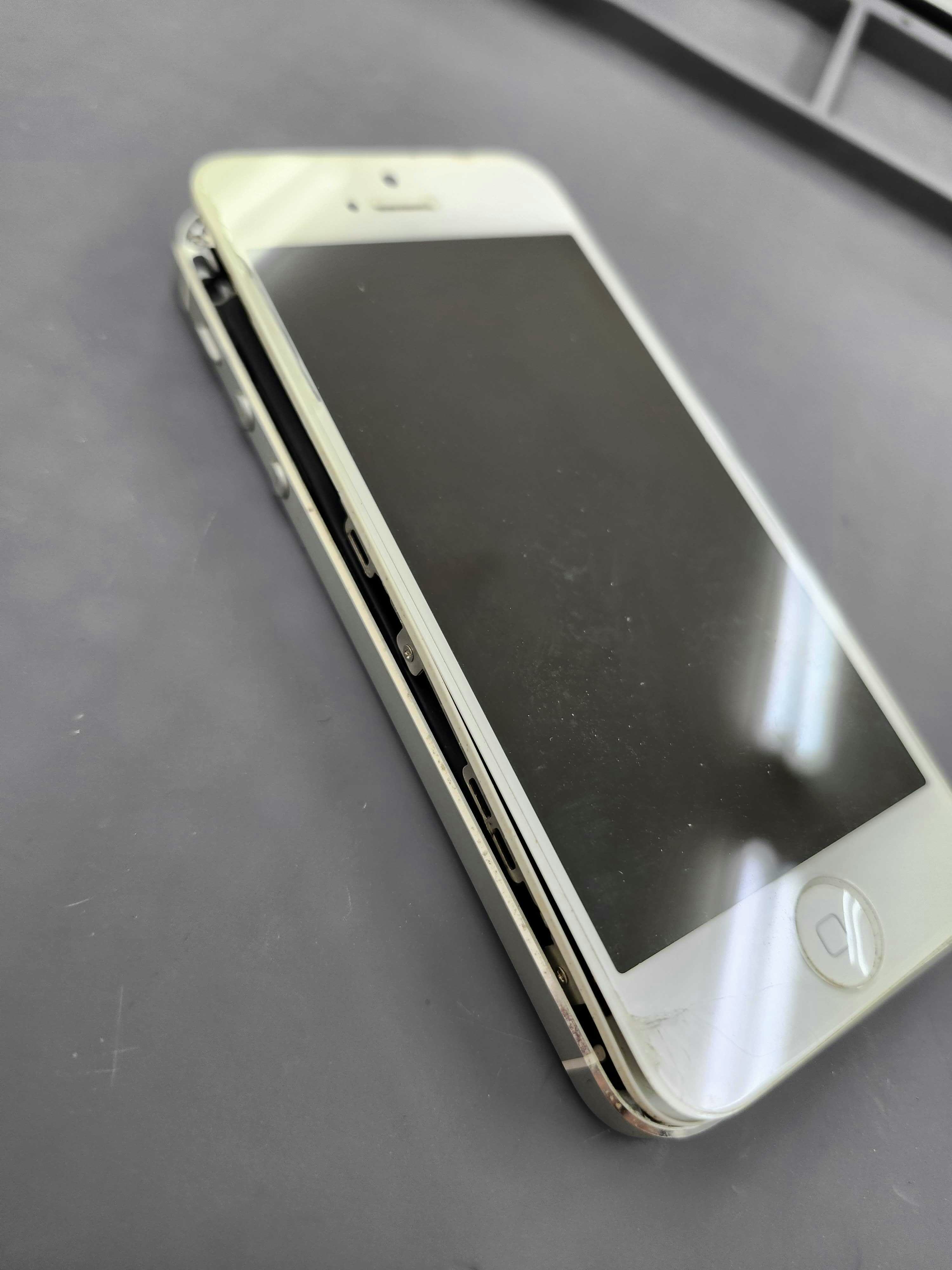 iPhone5　iPhone　修理　iPhone修理　スマホ　スマホ修理　即日　画面交換　バッテリー交換　豊川　豊橋　新城　蒲郡　湖西　浜松