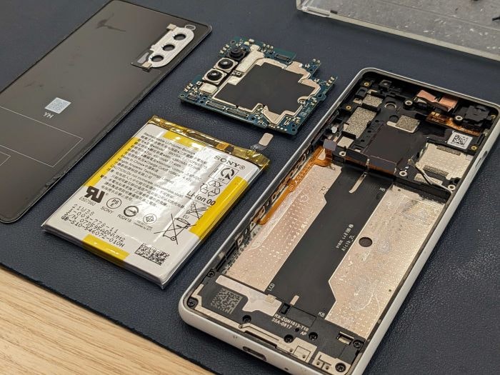 エクスペリア　Xperia　えくすぺりあ　10 lll　充電の減りがはやい　経年劣化　1日もたない　長期使用　ばってりー　バッテリー　交換　修理