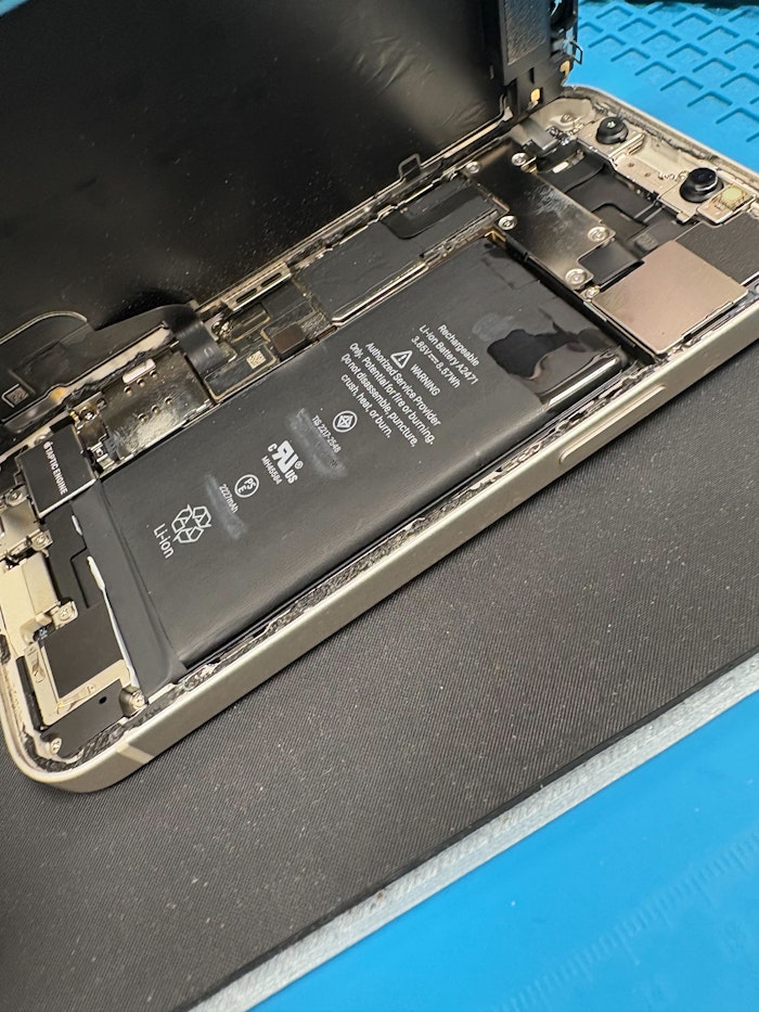 iPhone　充電ドック　iPhone修理