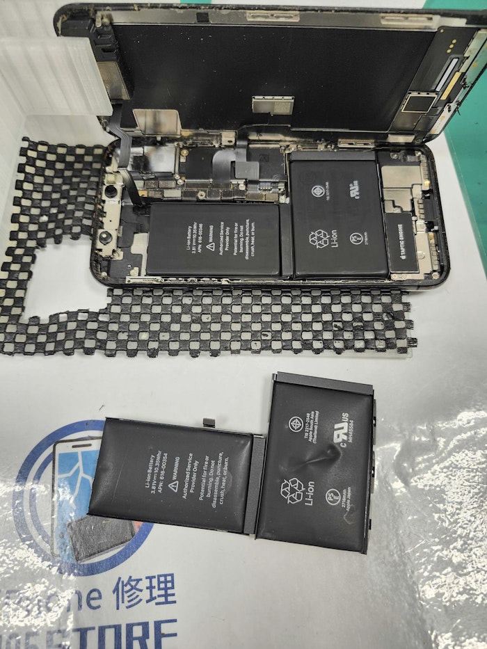 iPhoneX　バッテリー膨張　バッテリー交換