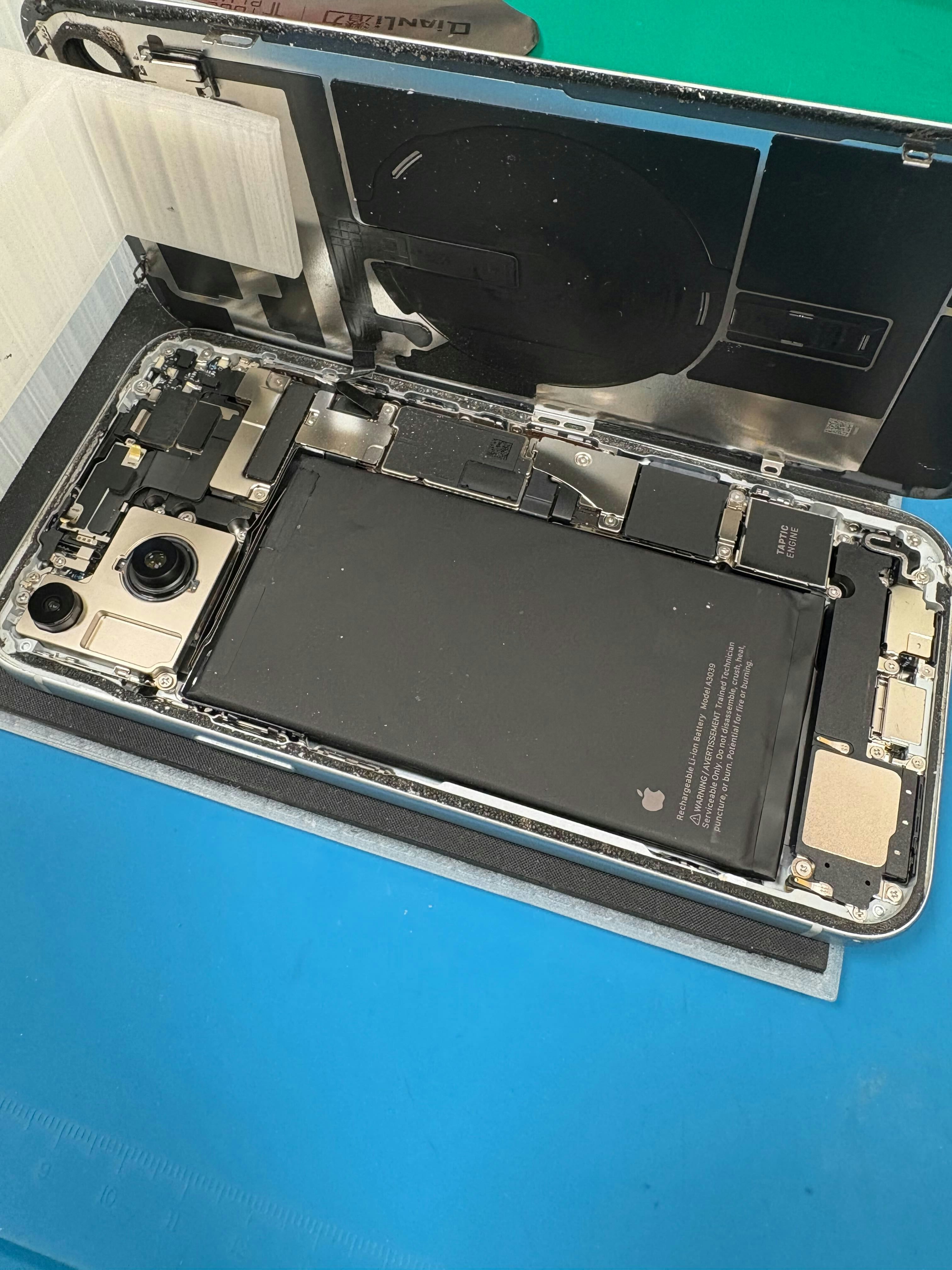 iPhone15 バッテリー交換　即日修理