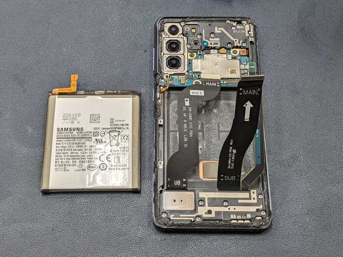 Galaxy ギャラクシー ぎゃらくしー S21 5G 経年劣化 充電減り早い 電源落ちる ばってりー バッテリー