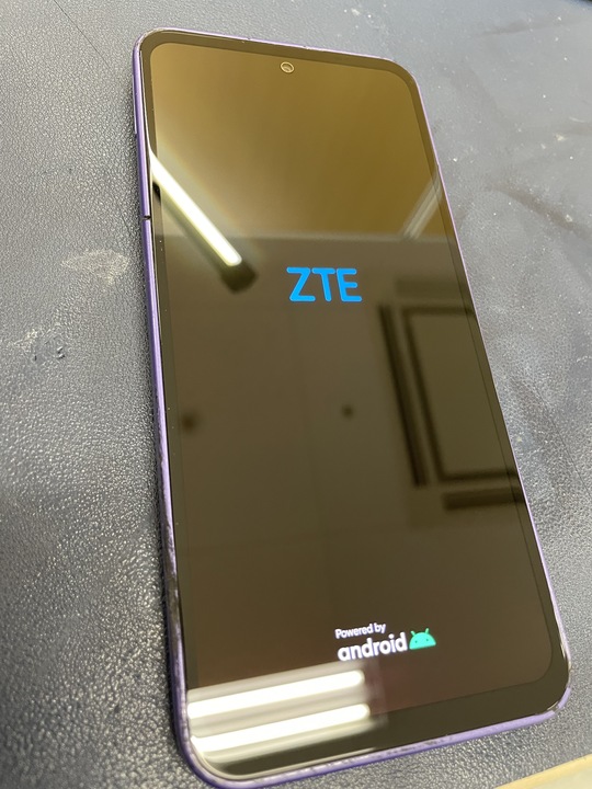 春日井市】Libero 5G III の液晶割れを画面交換で復旧！表示不良
