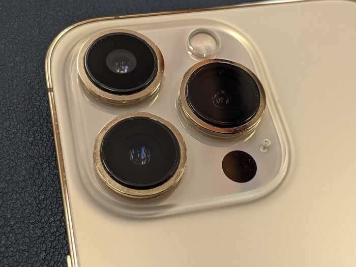 iPhone アイフォン アイフォーン カメラ割れ カメラレンズ割れ カメラガラス割れ 落とした 壊れた 故障 修理 直す 治す メーカー修理 正規修理 純正 社外 本体交換 保険 保証 AppleCare