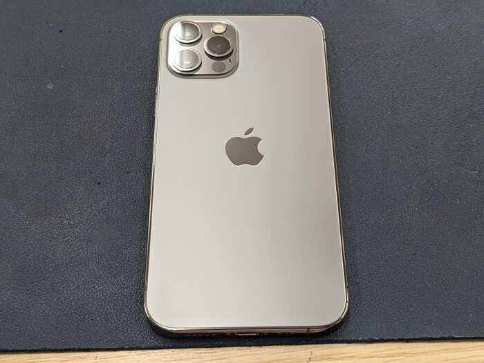 iPhone　アイフォン　あいふぉん　12 pro　充電減り早い　経年劣化　膨張　電源落ちる　ばってりー　バッテリー　交換