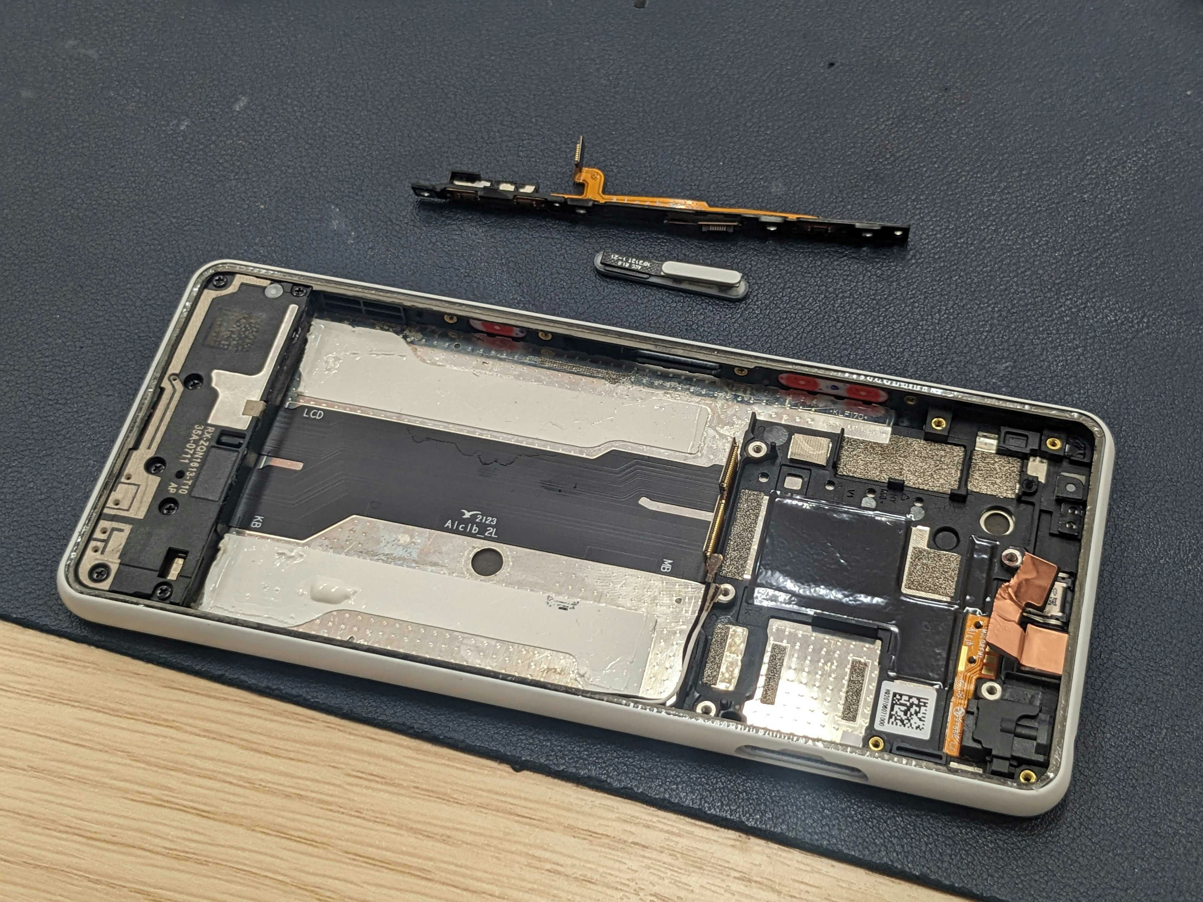 えくすぺりあ エクスペリア Xperia 10 lll 電源ボタン 反応しない 交換 修理