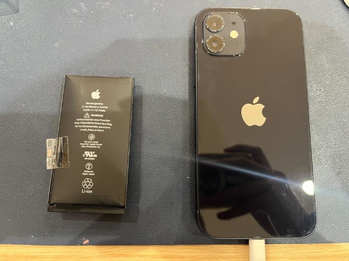 あいふぉん　アイフォン　iPhone12  充電もたない　1日もたない　減りが早い　経年劣化　サービス表記　電源勝手に落ちる　シャットダウン　ばってりー　バッテリー　交換　修理