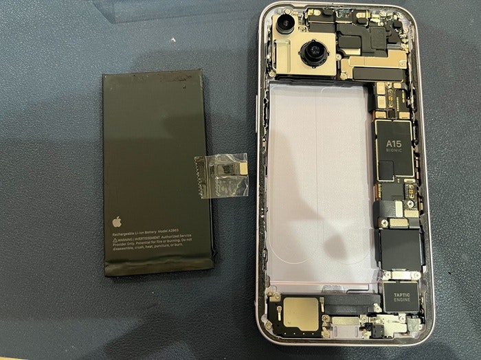 あいふぉん　アイフォン　iPhone　13 pro　充電もたない　1日もたない　減りが早い　経年劣化　サービス表記　電源勝手に落ちる　シャットダウン　ばってりー　バッテリー　交換　修理