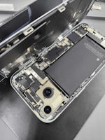 【豊川市】iPhone15のアウトカメラが異音＆ブレる！？即日修理で改善！