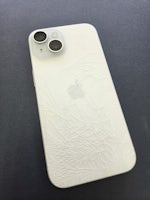 【豊川市】iPhone 15の背面ガラス割れ修理を行いました！割れたままの使用は危険です
