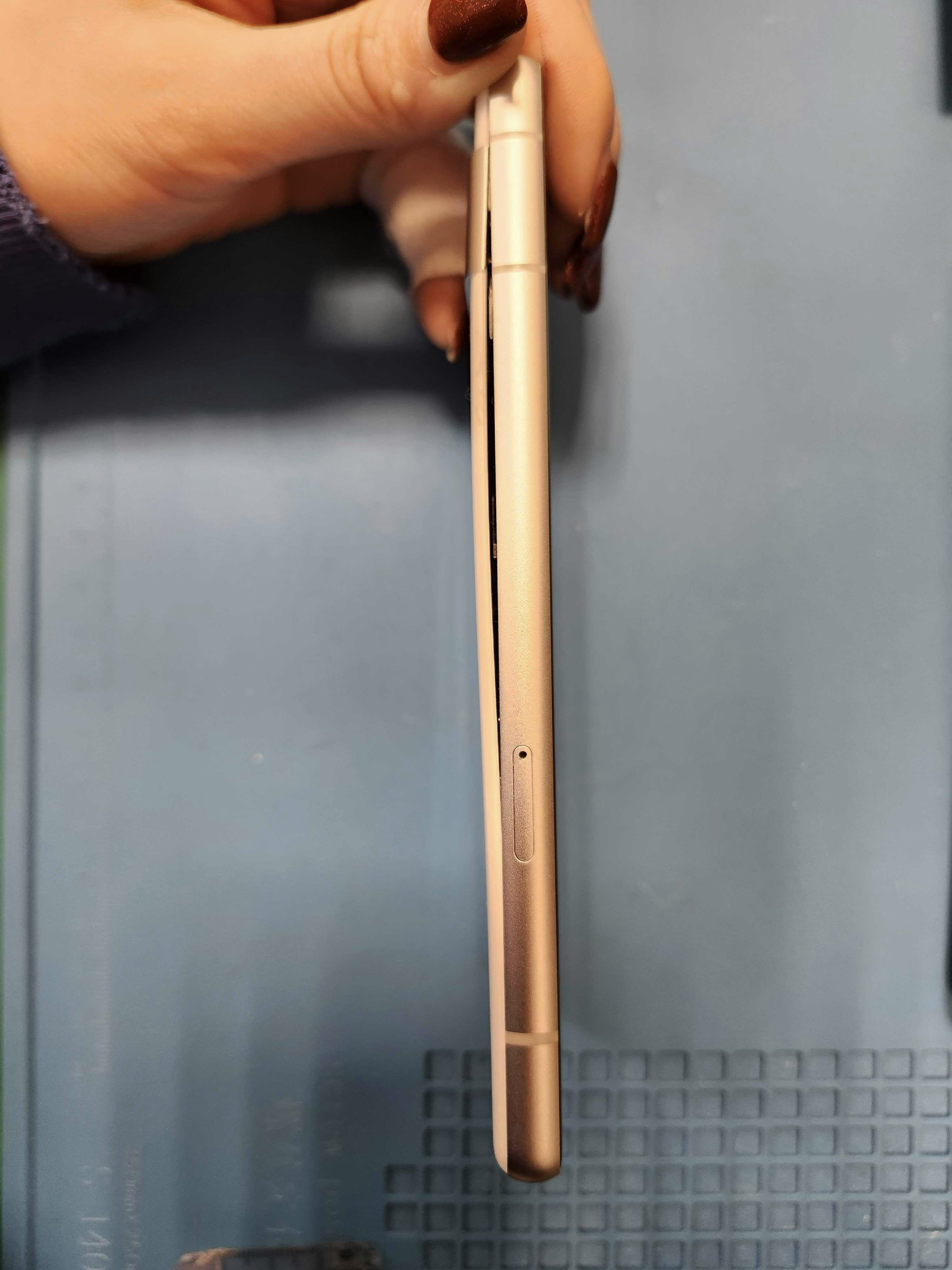 Pixel7a　Pixel　Android　スマホ修理　バッテリー膨張　バッテリー交換　豊川　豊橋　新城　蒲郡　湖西　浜松