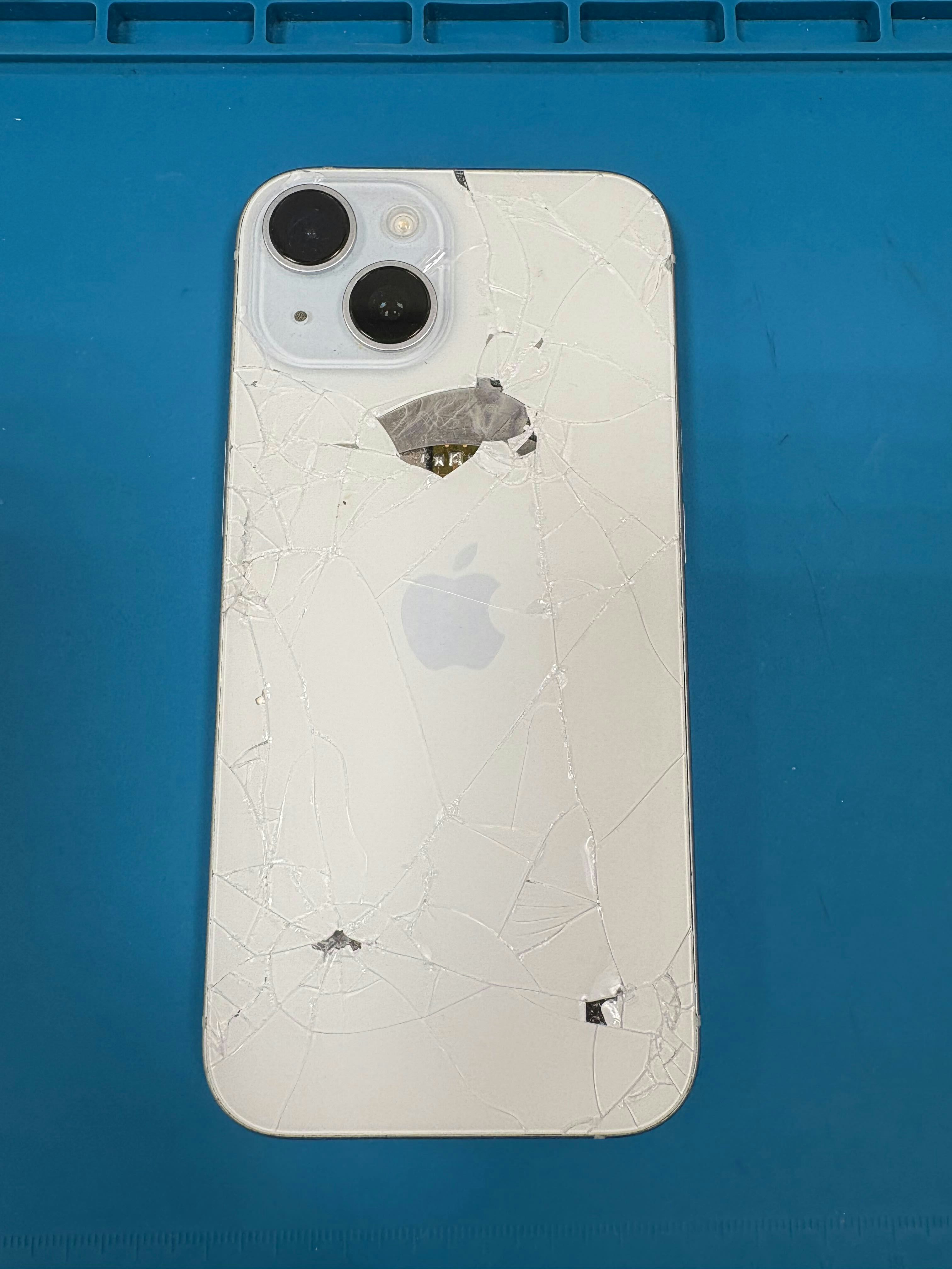 iPhone15　iPhone修理　iPhone　修理　交換　背面修理　背面割れ　豊川　豊橋　新城　蒲郡　湖西　浜松