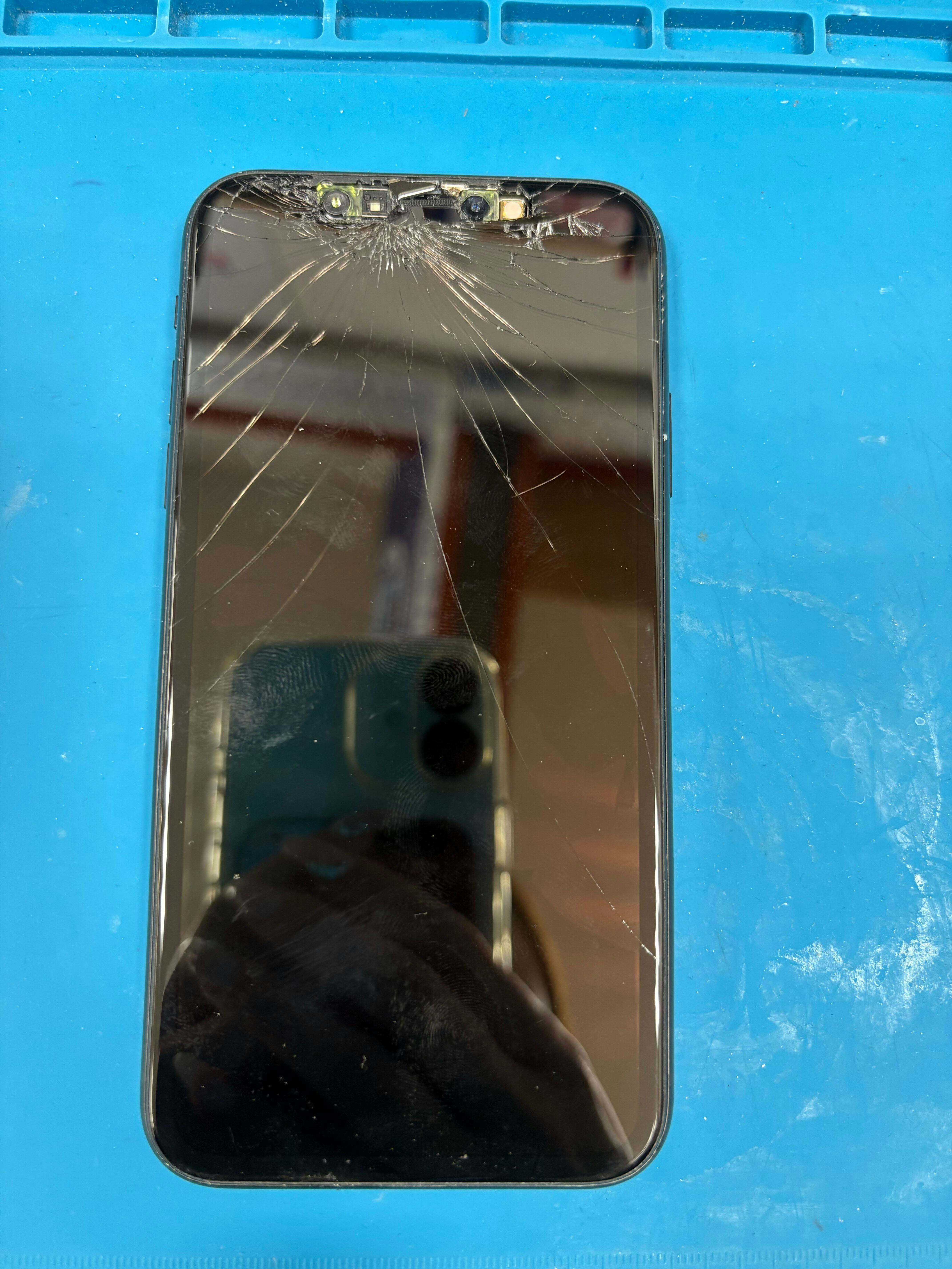 iPhoneXR　iPhone　修理　iPhone修理　交換　画面割れ　画面修理　画面真っ暗　タッチ不良　液晶に線　液晶漏れ　豊川　豊橋　新城　蒲郡　湖西　浜松