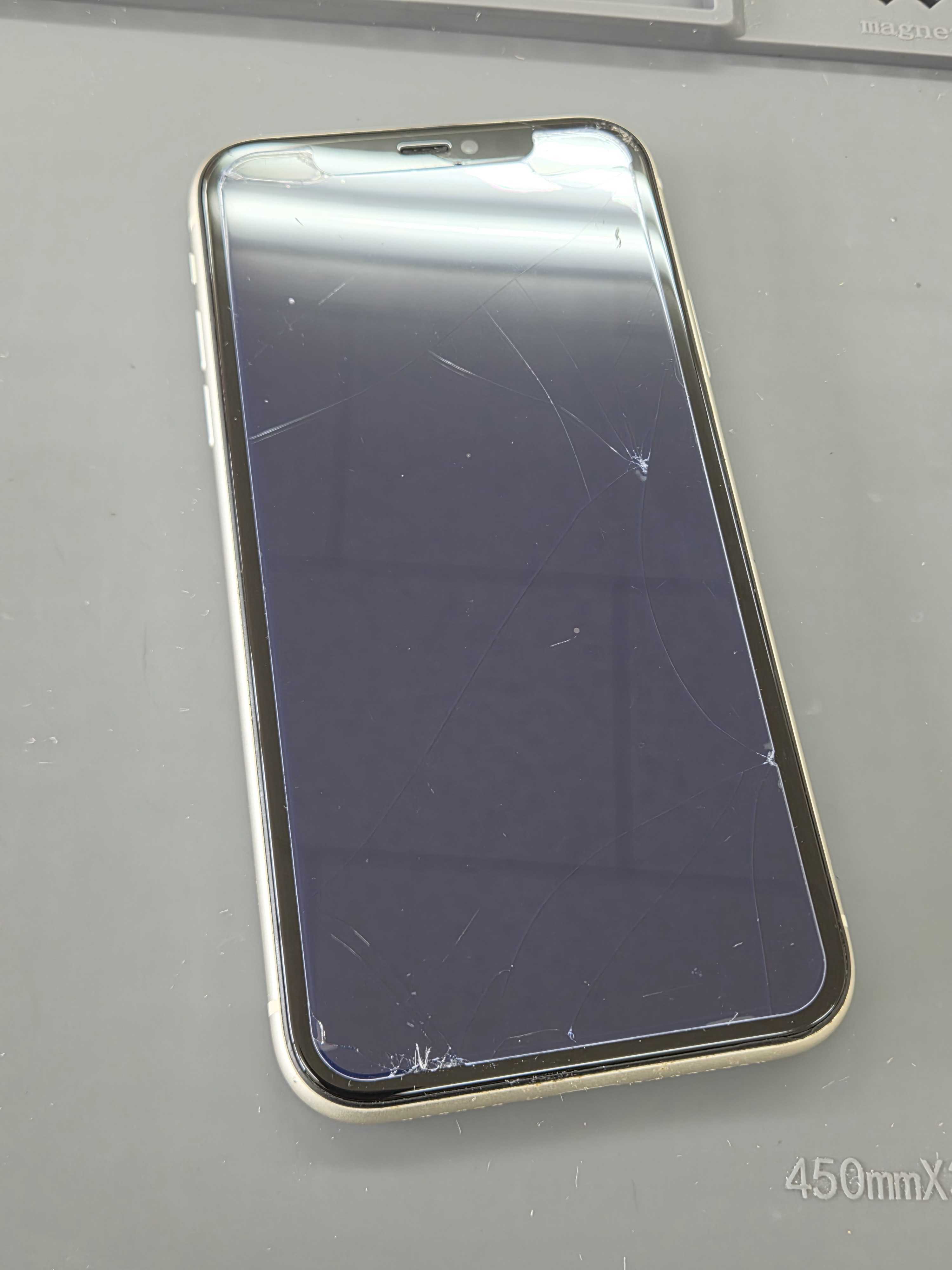 豊川市でiPhone11の画面交換ならまちスマ豊川店へ】画面割れ・画面が