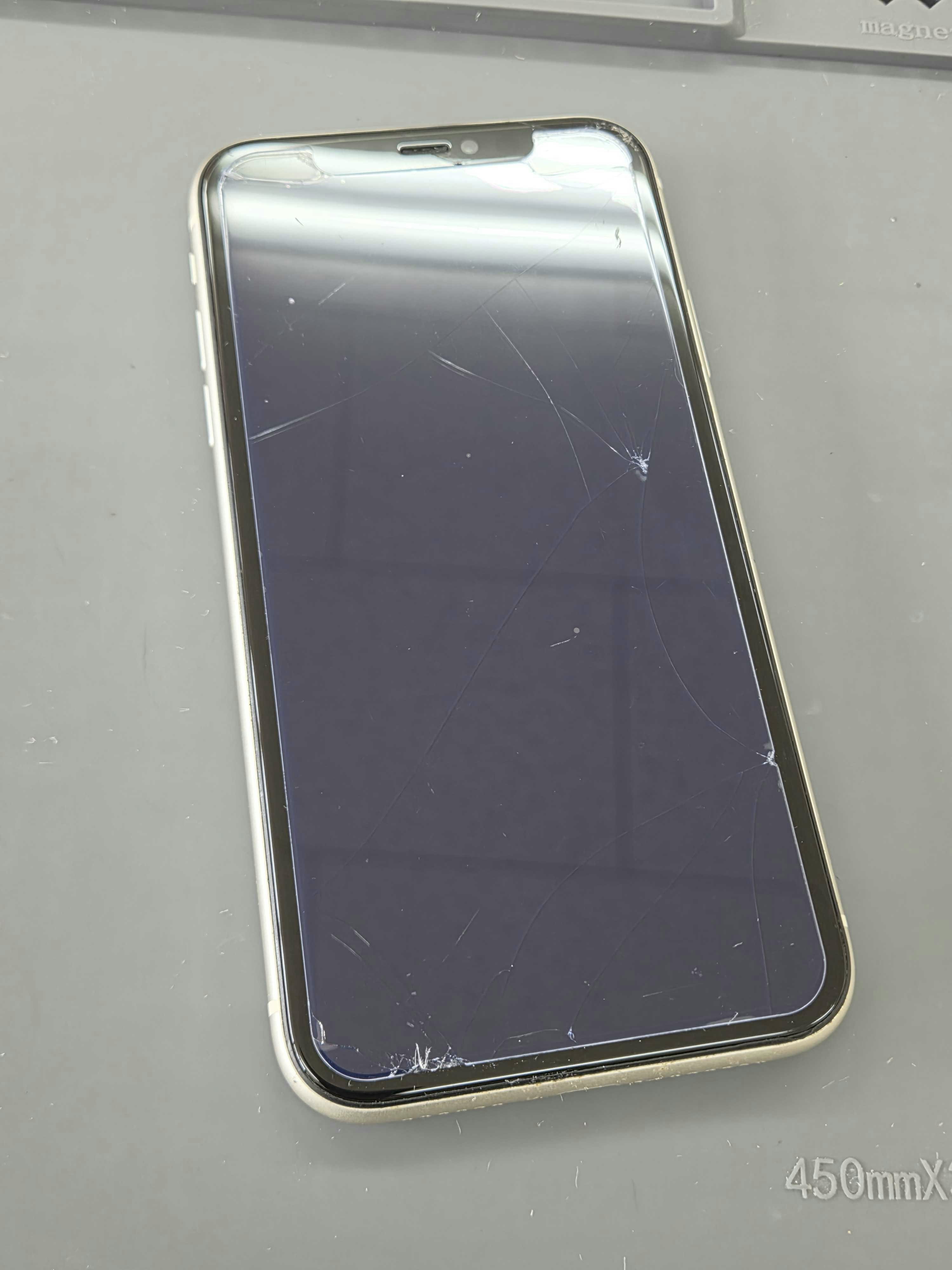 iPhone11　画面割れ　豊川市　iPhone修理　iPhone　画面修理　豊川　豊橋　新城　蒲郡　湖西　浜松